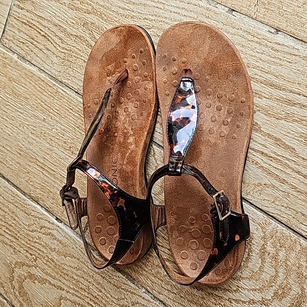 Vionic t-strap sandals size 8